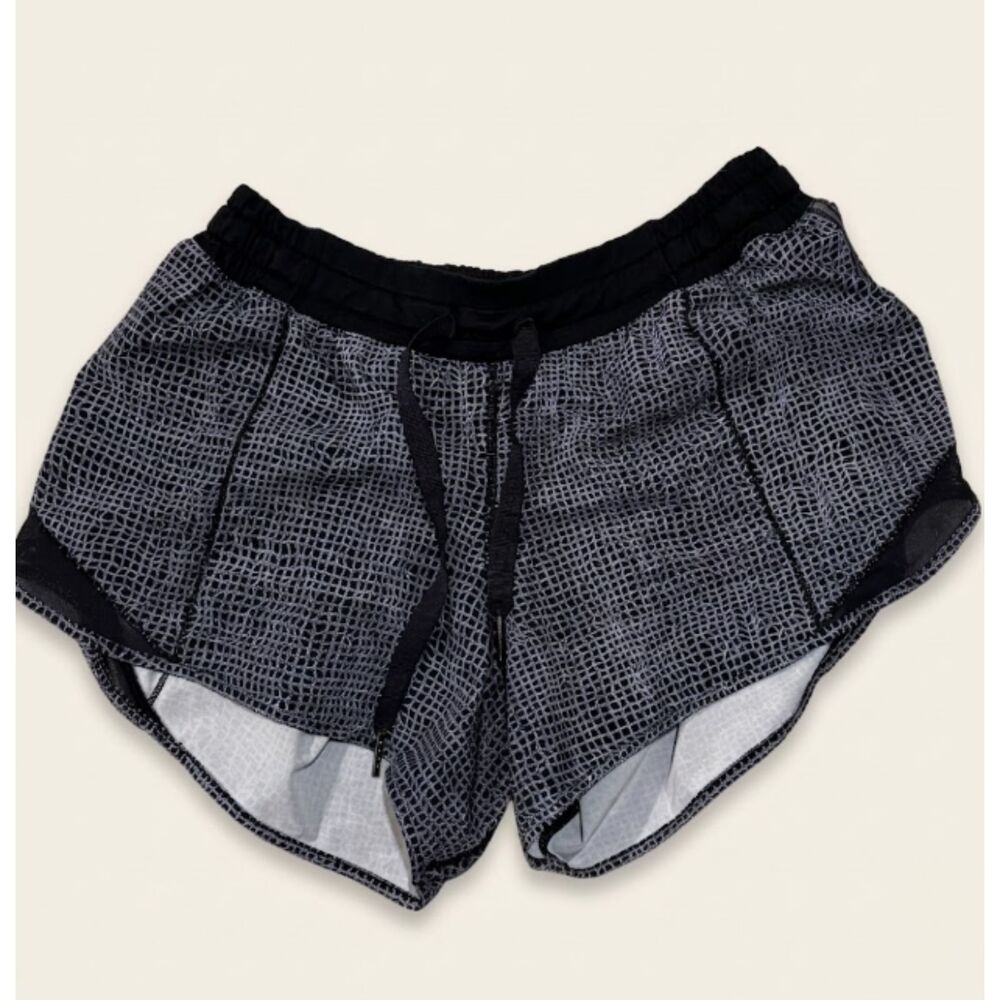 lululemon Hotty Hot Short 2.5in 6 Fall Net White Black Lined W7A28S